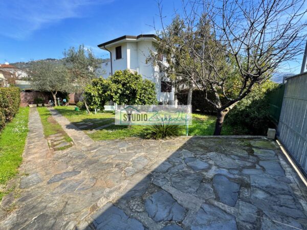 Villa via Traversagna, Pietrasanta
