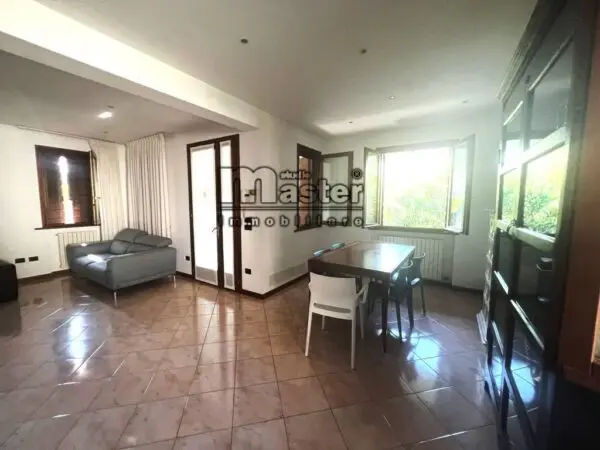 Villa via Pravato, Paese