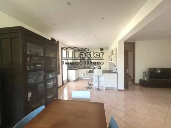 Villa via Pravato, Paese
