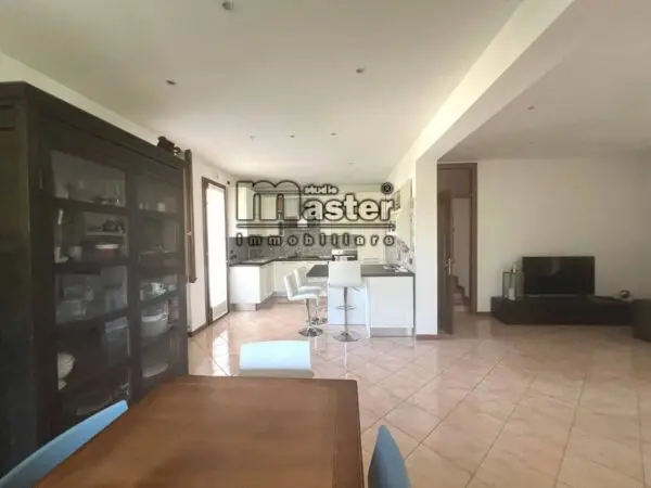 Villa via Pravato, Paese