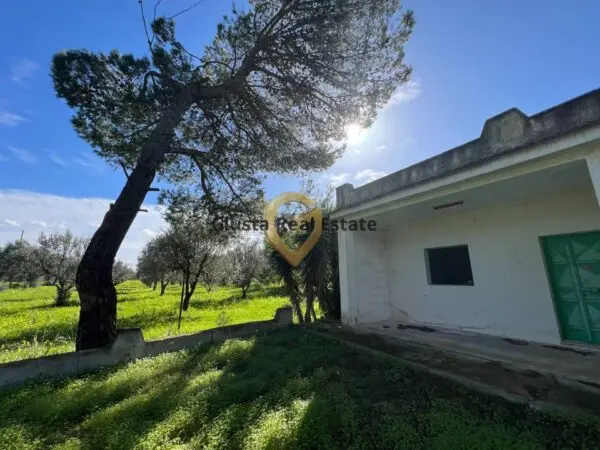 Villa via Contrada Orfani, Mesagne