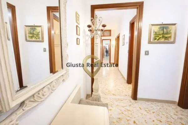 Appartamento via Bezzecca 10, Brindisi
