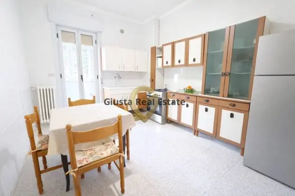Appartamento via Bezzecca 10, Brindisi
