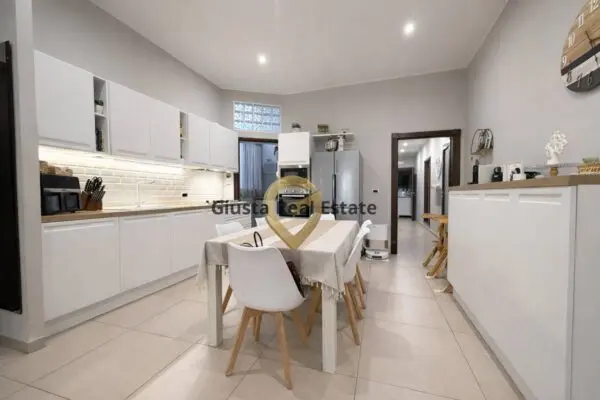 Appartamento via Arione 48, Brindisi