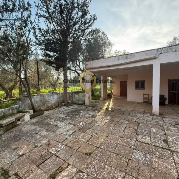 Villa via Contrada Specchia 3, Latiano