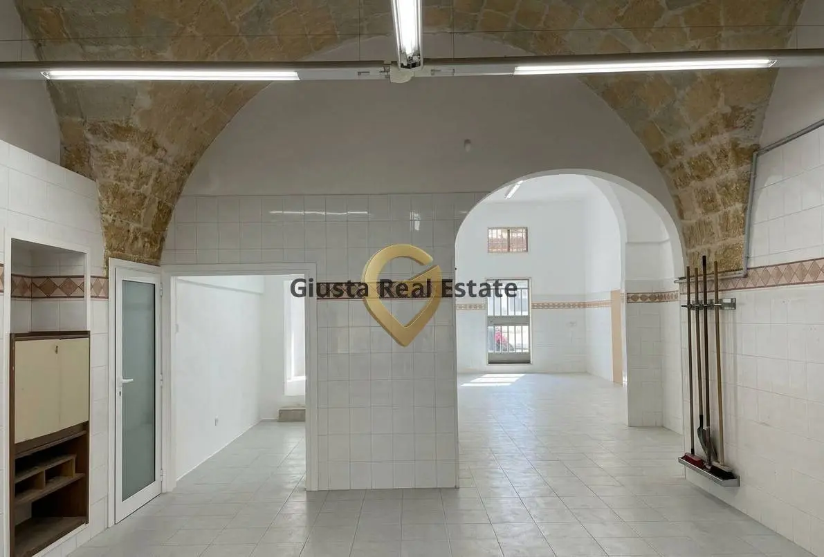 Immagine per Locale Commerciale in vendita a Mesagne Via Maja materdona 6