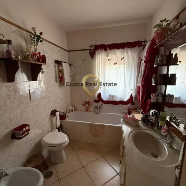 Appartamento via Giovanni Scarafile 16, Latiano