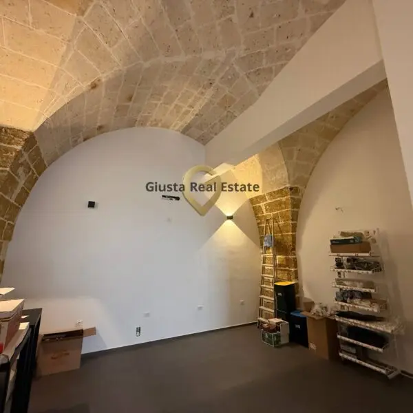 Attività Commerciale via Torre Santa Susanna 84, Mesagne