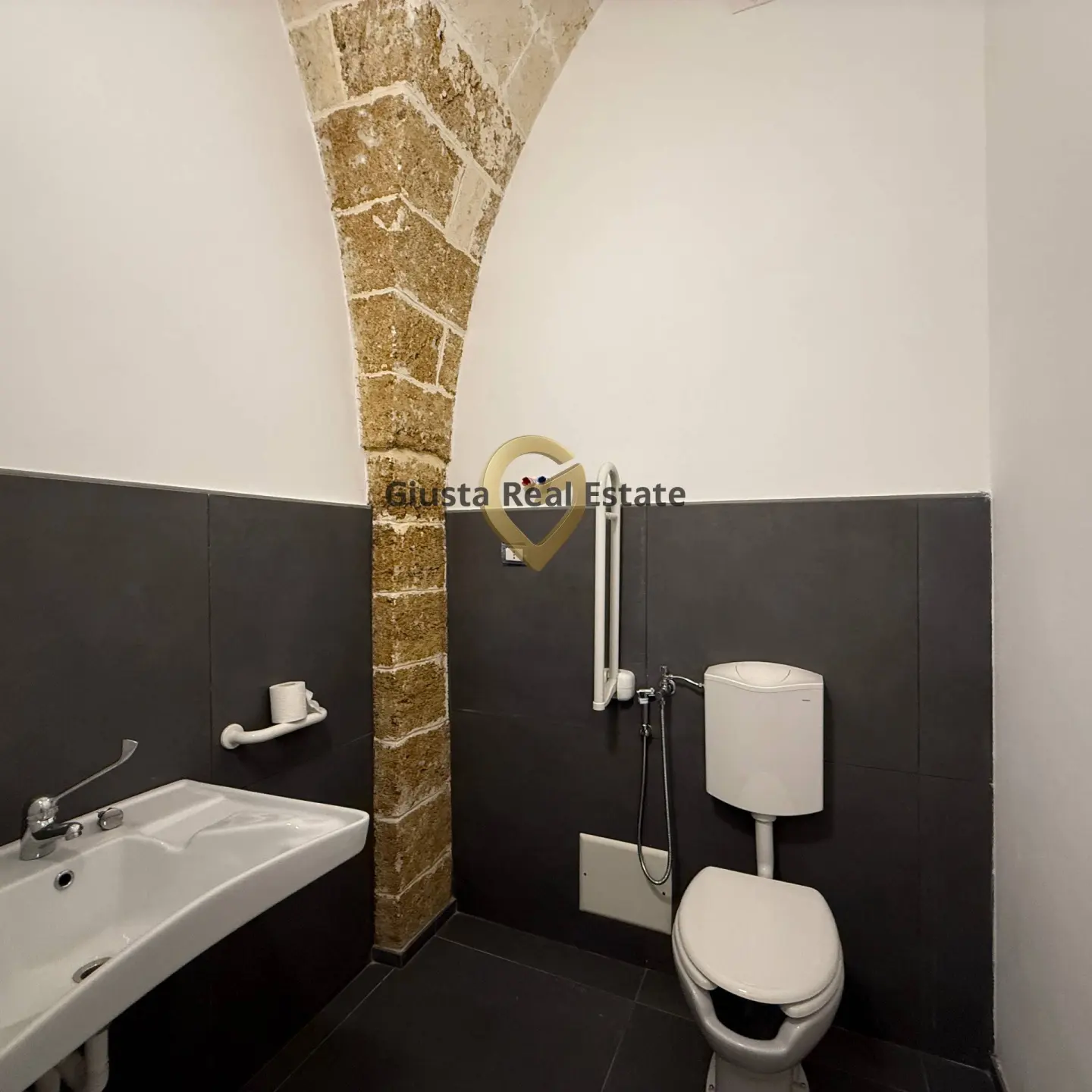 Immagine per Attività Commerciale in vendita a Mesagne Via Torre Santa Susanna 84