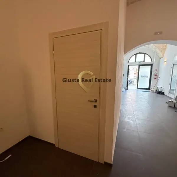 Attività Commerciale via Torre Santa Susanna 84, Mesagne