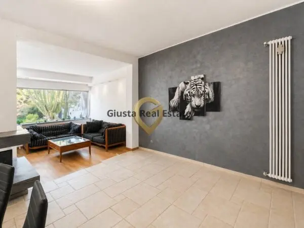Villa strada Lobia 26a, Brindisi