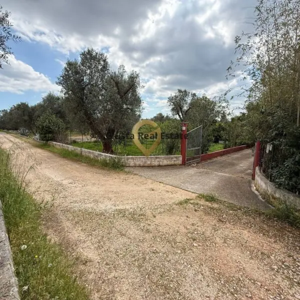 Villa via Contrada Specchia, Latiano