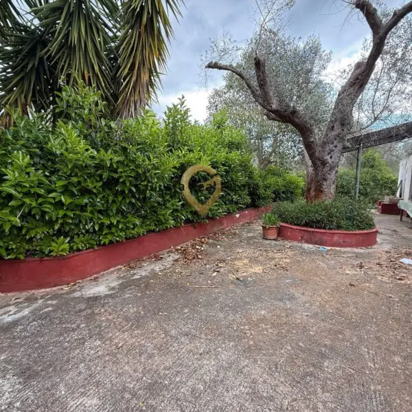 Villa via Contrada Specchia, Latiano
