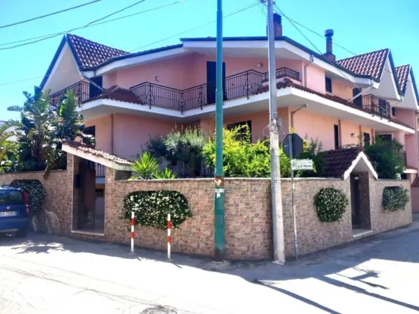 Villa via Sperone, Taurano