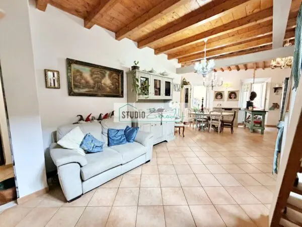 Appartamento via Roma, Seravezza
