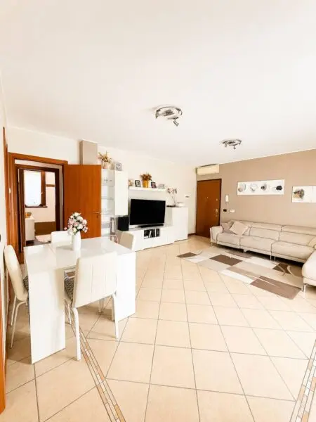 Appartamento via Donizetti 1, Tradate