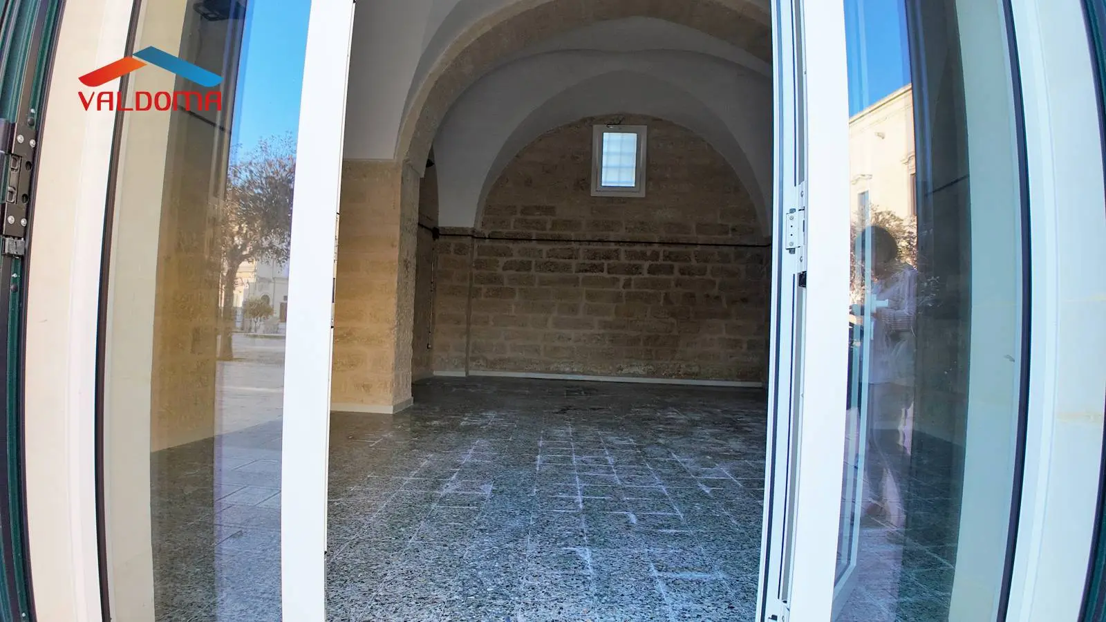 Immagine per Locale Commerciale in affitto a Vernole Piazza vittorio veneto 12