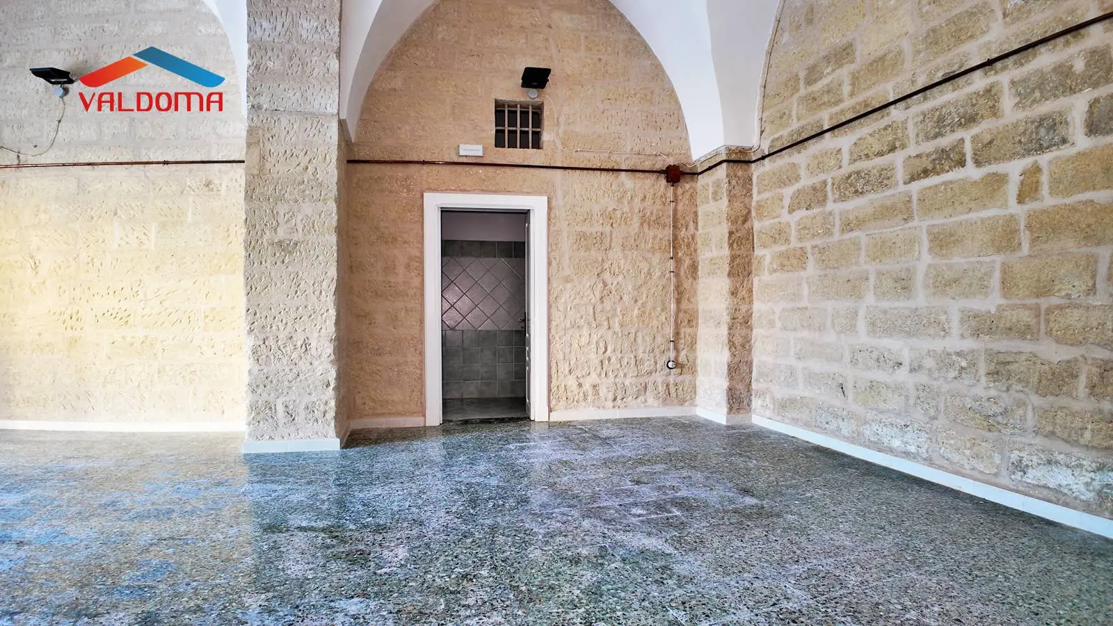 Immagine per Locale Commerciale in affitto a Vernole Piazza vittorio veneto 12