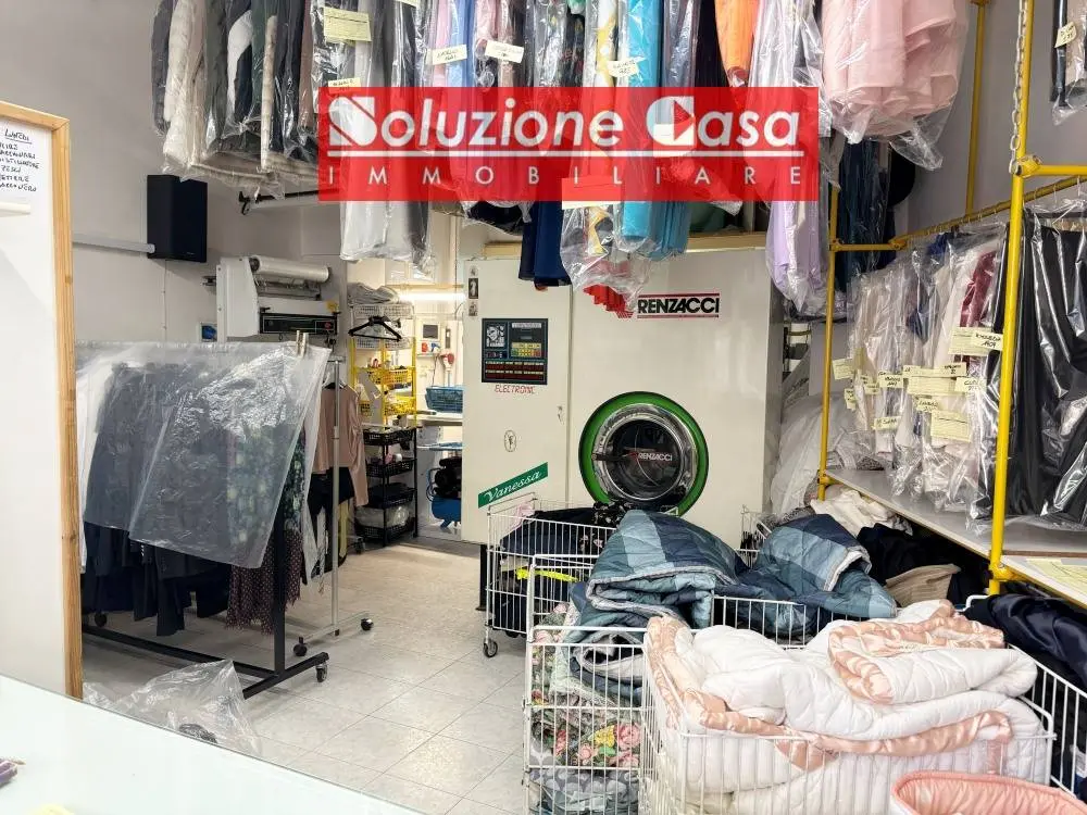 Immagine per Attività Commerciale in vendita a Canosa di Puglia via Salvatore di Giacomo