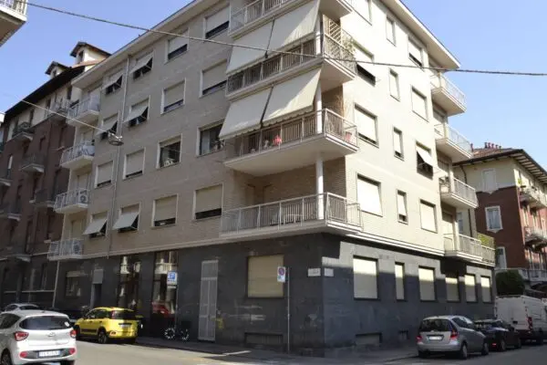 Appartamento via Le Chiuse 90, Torino