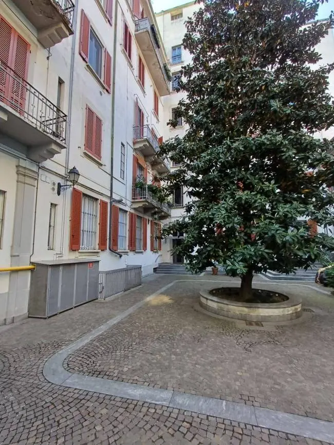 Immagine per Appartamento in affitto a Milano Via Bazzoni 2