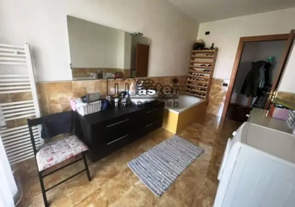 Appartamento via Zara, Paese