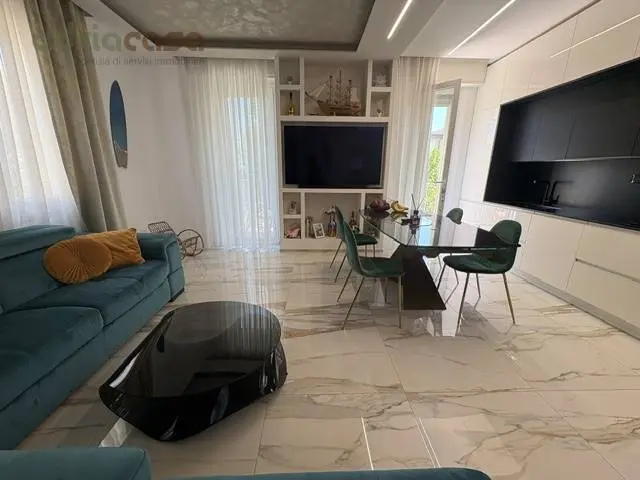 Immagine per Appartamento in vendita a Rimini Viale Regina Elena 