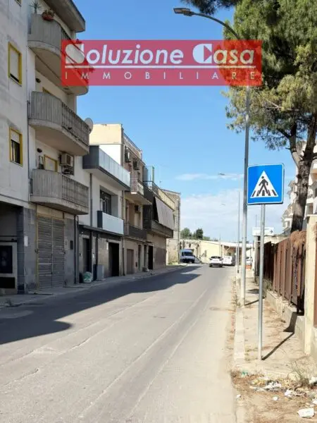 Locale Commerciale via Alcide De Gasperi, Canosa Di Puglia