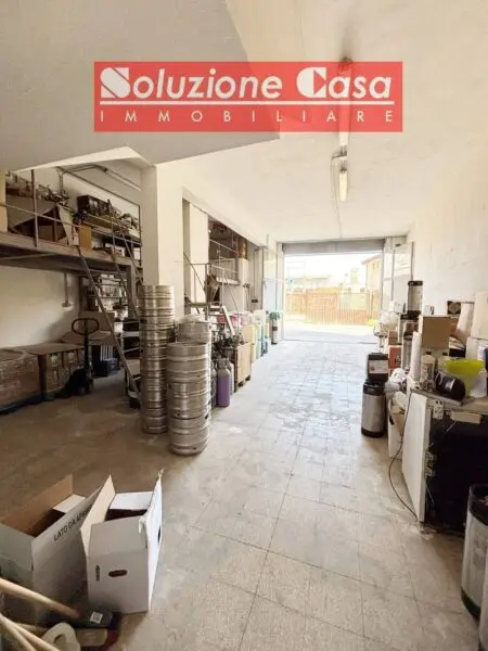 Locale Commerciale via Alcide De Gasperi, Canosa Di Puglia