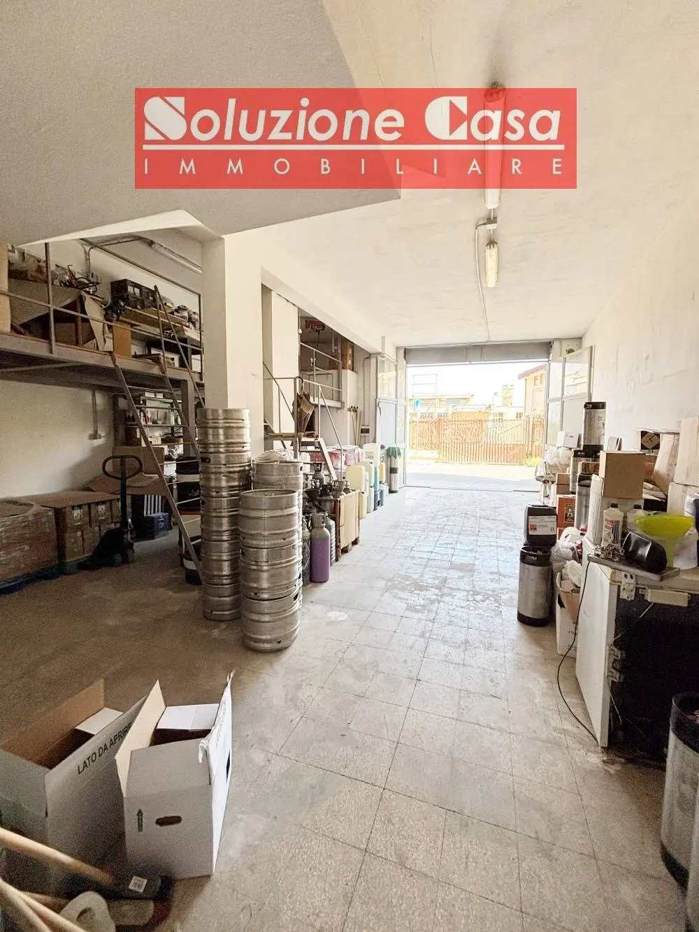 Immagine per Locale Commerciale in affitto a Canosa di Puglia via Alcide De Gasperi 