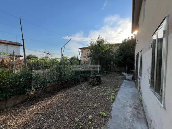 Casa Indipendente via Lobbia Vicentina, Lonigo