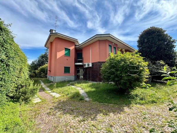 Villa via Fratelli Bandiera, Nerviano