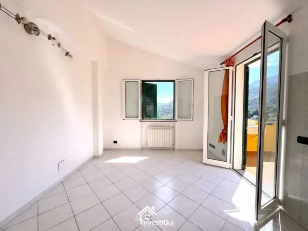 Bilocale via Barilari 7bis, Magliolo