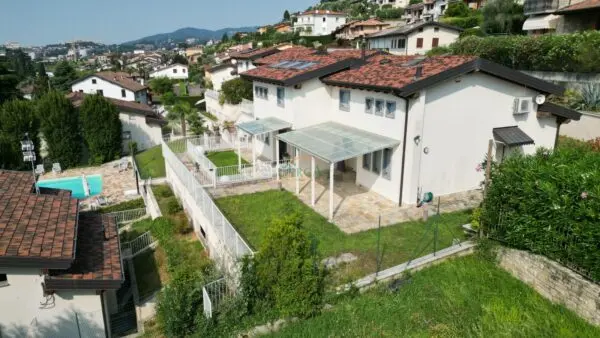 Villa Bifamiliare via Caverniga 16, Sarnico