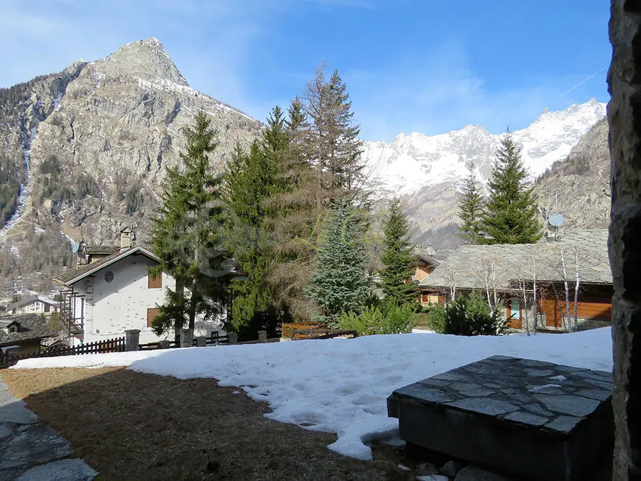 Immagine per Quadrilocale in affitto a Courmayeur via Regione Belvedere 4