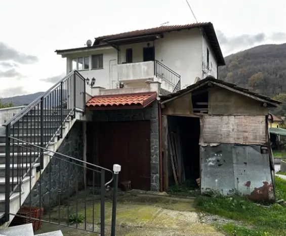 Appartamento via Ponte Di Savignone 27, Savignone