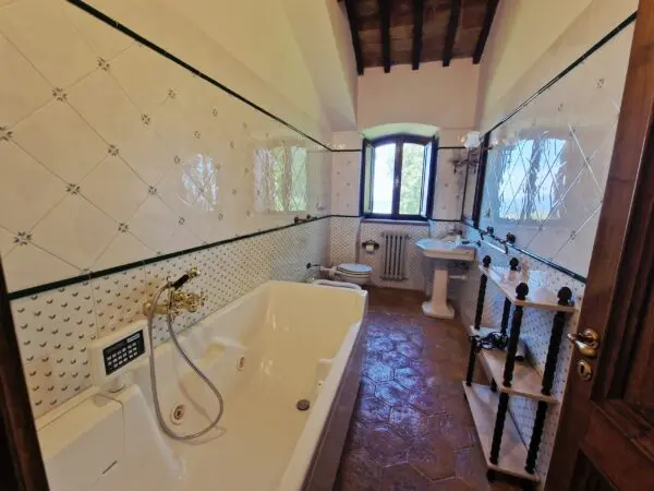 Casale via Del Fossato 20, Guardea