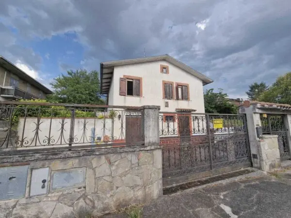 Villa via Giacomo Matteotti 6, Montecastrilli