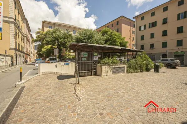 Locale Commerciale via Emanuele Ferro, Sestri Ponente, Genova