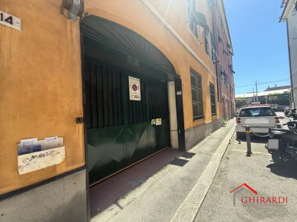 Locale Commerciale via Ursone 46r, Sestri Ponente, Genova
