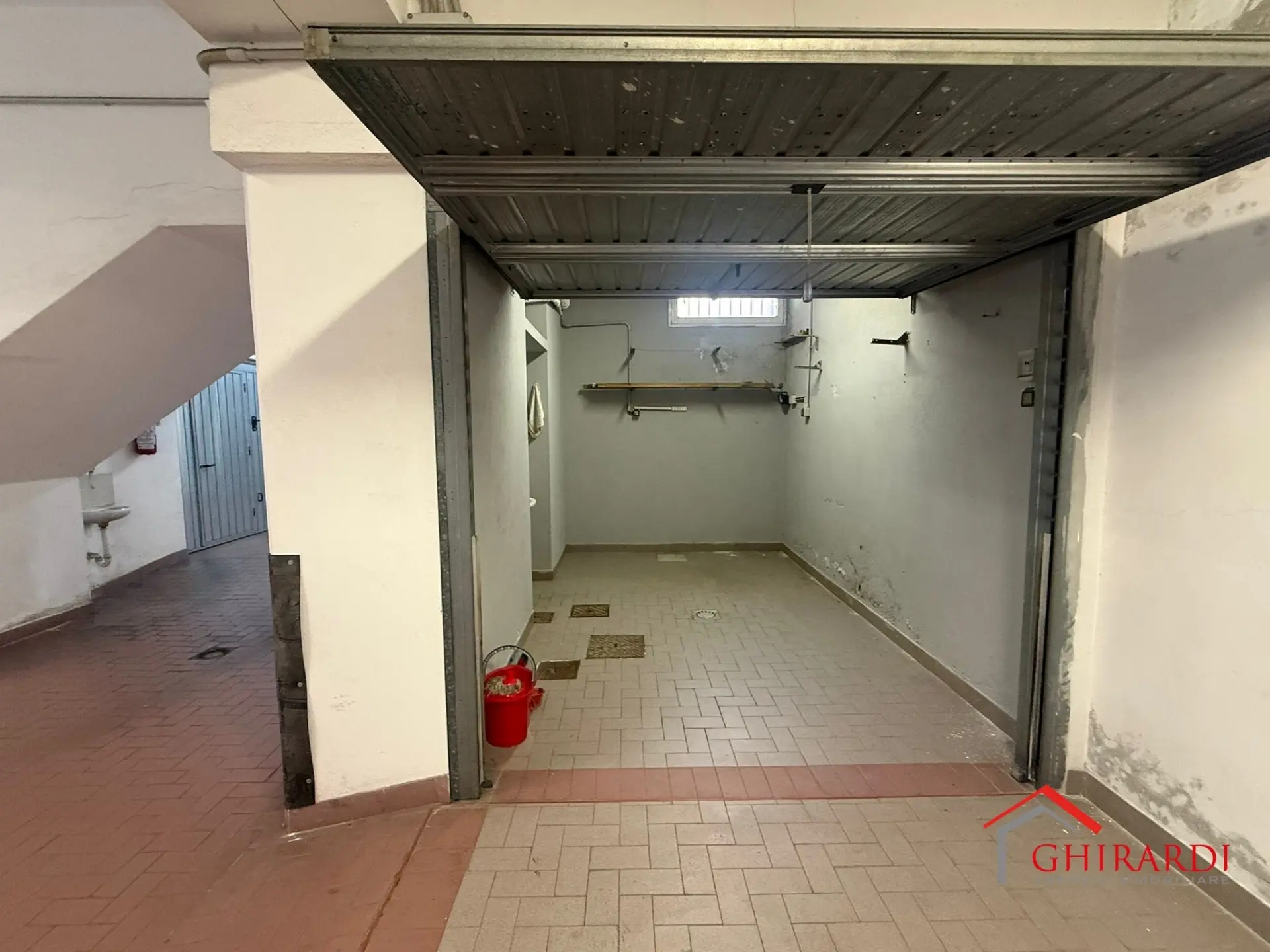 Immagine per Locale commerciale in affitto a Genova via Ursone 46R