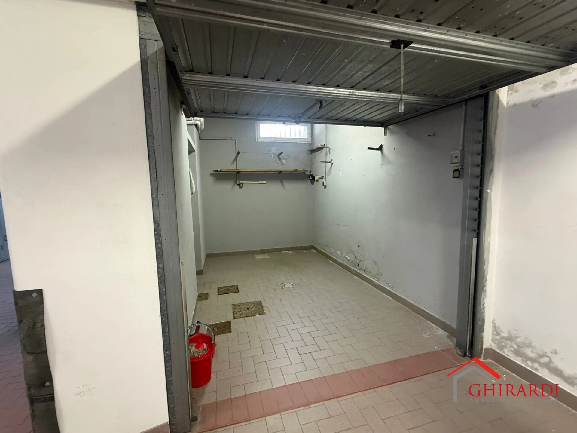 Immagine per Locale commerciale in affitto a Genova via Ursone 46R