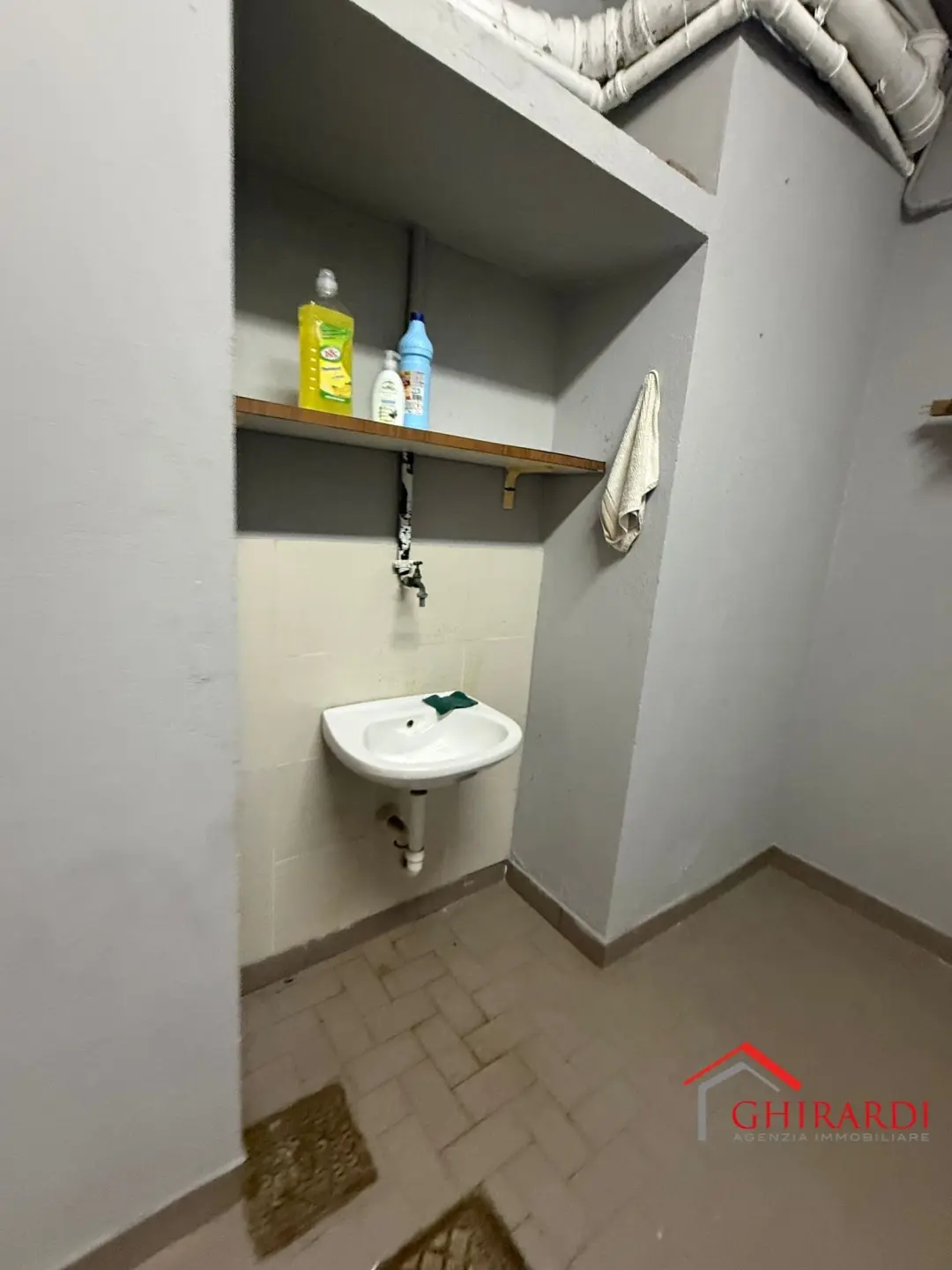 Immagine per Locale commerciale in affitto a Genova via Ursone 46R