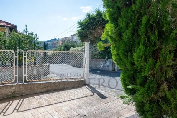 Quadrilocale via San Eugenio 7, Diano Castello