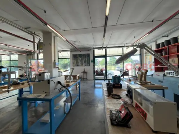 Magazzino via Fratelli Lumiere 86, Arezzo