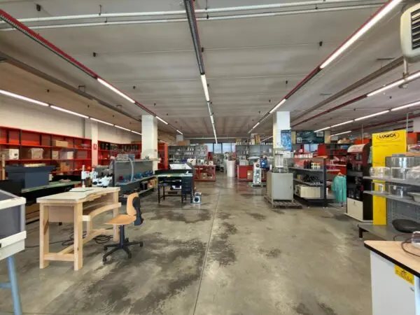 Magazzino via Fratelli Lumiere 86, Arezzo