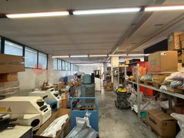 Magazzino via Fratelli Lumiere 86, Arezzo