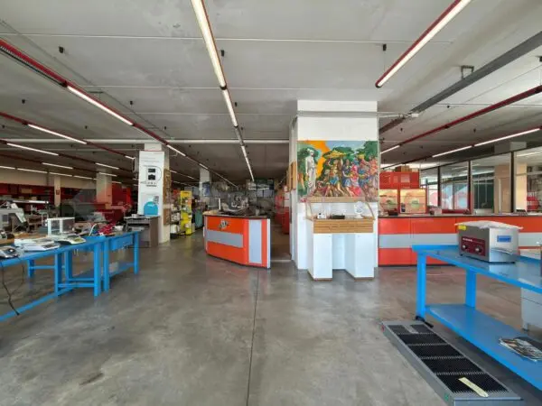 Magazzino via Fratelli Lumiere 86, Arezzo