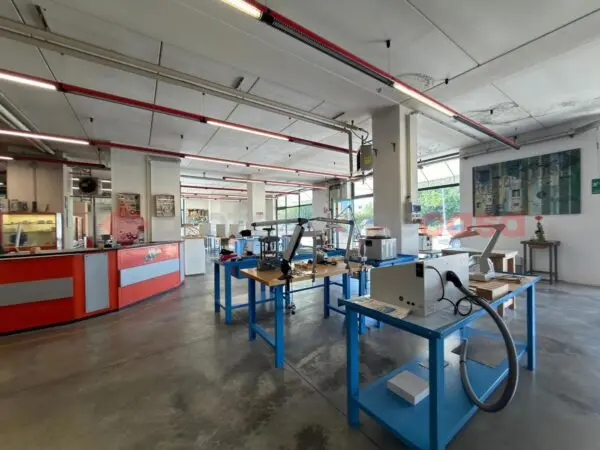 Magazzino via Fratelli Lumiere 86, Arezzo