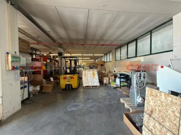 Magazzino via Fratelli Lumiere 86, Arezzo